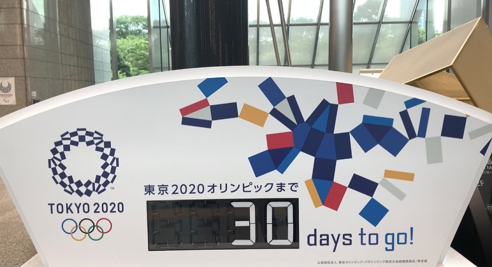 An estimated 850 Japanese gathered before the Metropolitan Government Building to send the world a message that came as no surprise: