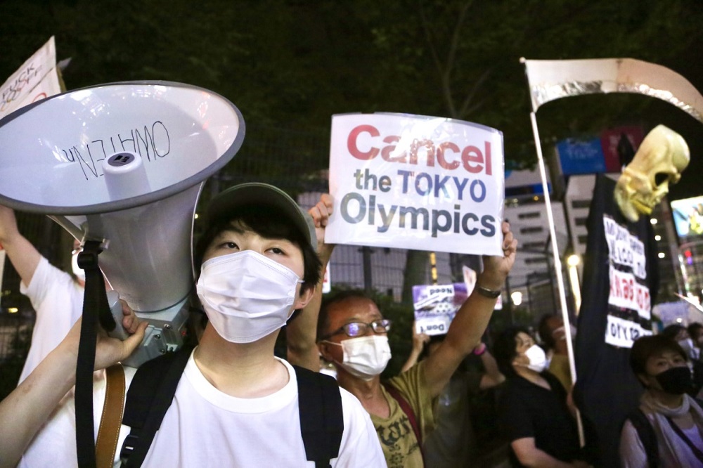 An estimated 850 Japanese gathered before the Metropolitan Government Building to send the world a message that came as no surprise: