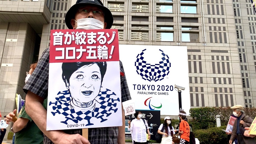 An estimated 850 Japanese gathered before the Metropolitan Government Building to send the world a message that came as no surprise: