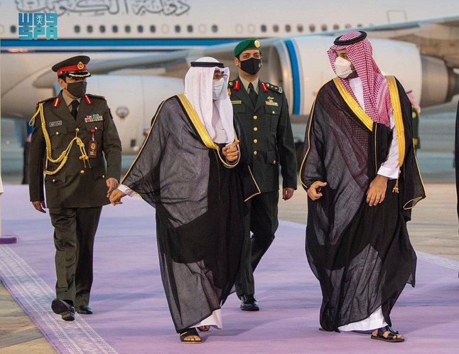 Saudi Arabia’s Crown Prince Mohammed bin Salman receives his Kuwaiti counterpart Sheikh Meshal Al-Ahmed Al-Jaber Al-Sabah in Riyadh. (SPA)