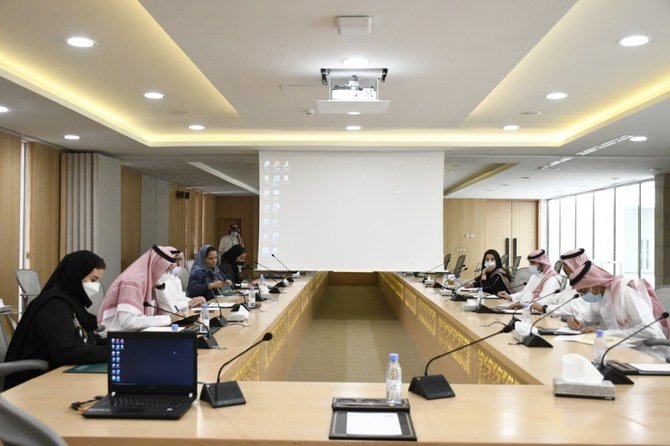 Abdul Aziz Hamad Aluwaisheg, GCC assistant secretary-general for political affairs and negotiations, met with an SDRPY delegation headed by Assistant General Supervisor Hasan Al-Attas. (Twitter/@GCCSG)