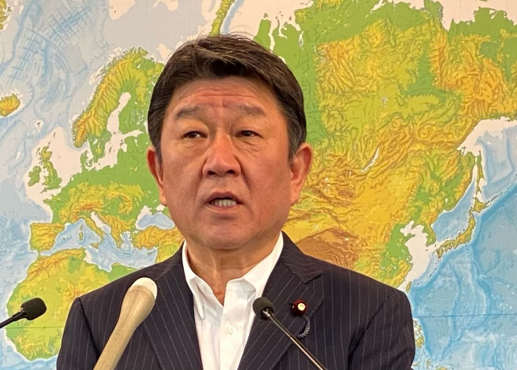 Foreign Minister Motegi answers a question at a press conference held today in Tokyo (ANJ photo)