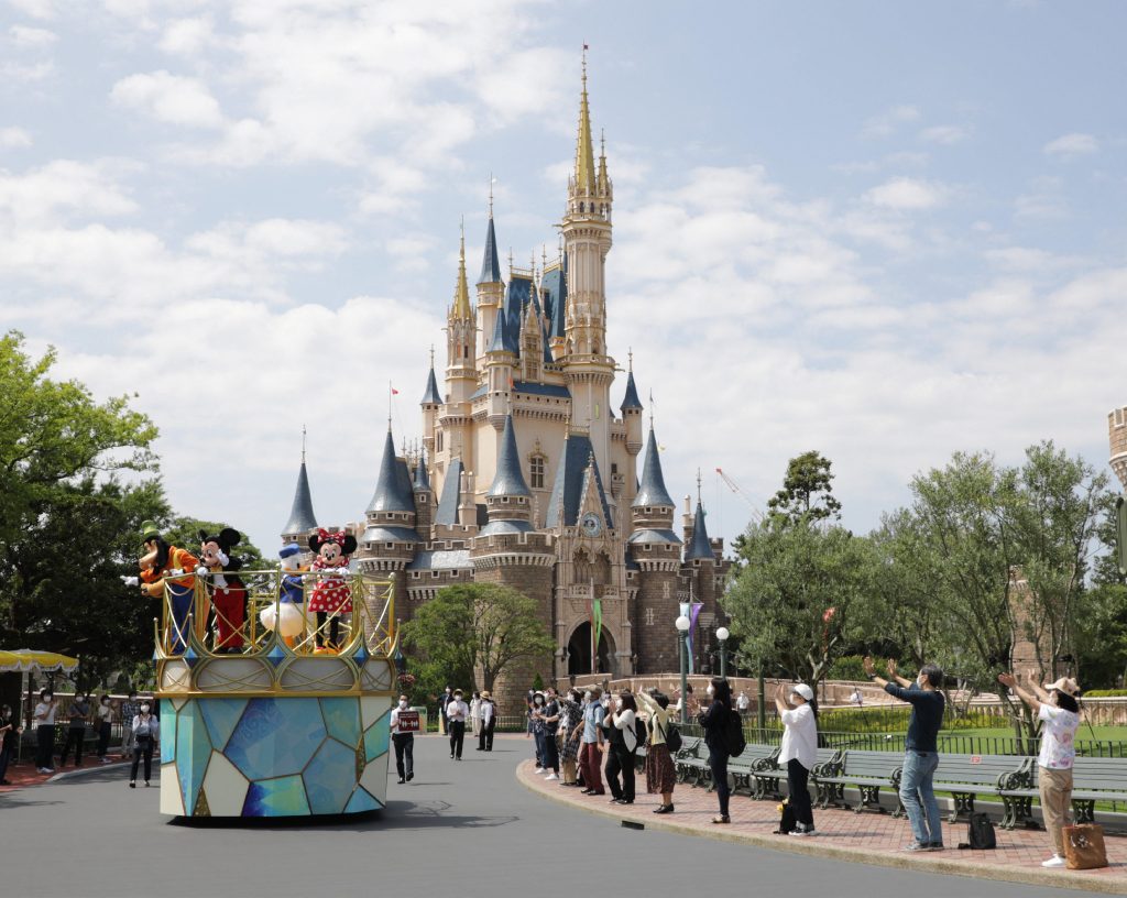 The shorter operating hours at Tokyo Disneyland and Tokyo DisneySea, a measure aimed at preventing COVID-19 infections, had been slated to end on Aug. 22. (AFP)