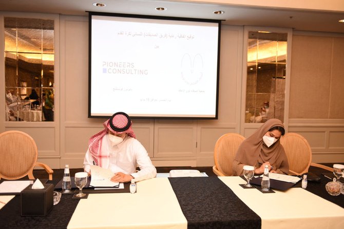 FPDA chairperson Princess Ghadeer Bint Abdullah Bin Saud and Pioneers Consulting GM  Faisal Al-Amro signing the deal. (AN photo)
