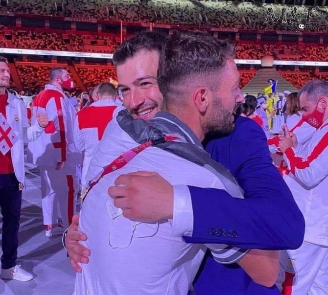 Alaa Maso from the Refugee Olympic Team — who will be competing in the men’s swimming — was photographed embracing his brother Mohamed Maso, who is competing in the triathlon. (Screenshot)