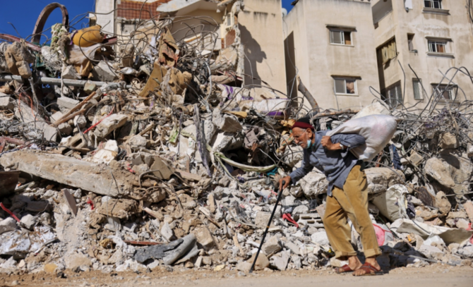 An elderly Palestinian man walks beside wrecked houses in Gaza Strip. Cairo is in constant dialogue with other nations over the reconstruction of Gaza and efforts to stabilize the truce between Hamas and Israel. (AFP/File Photo)