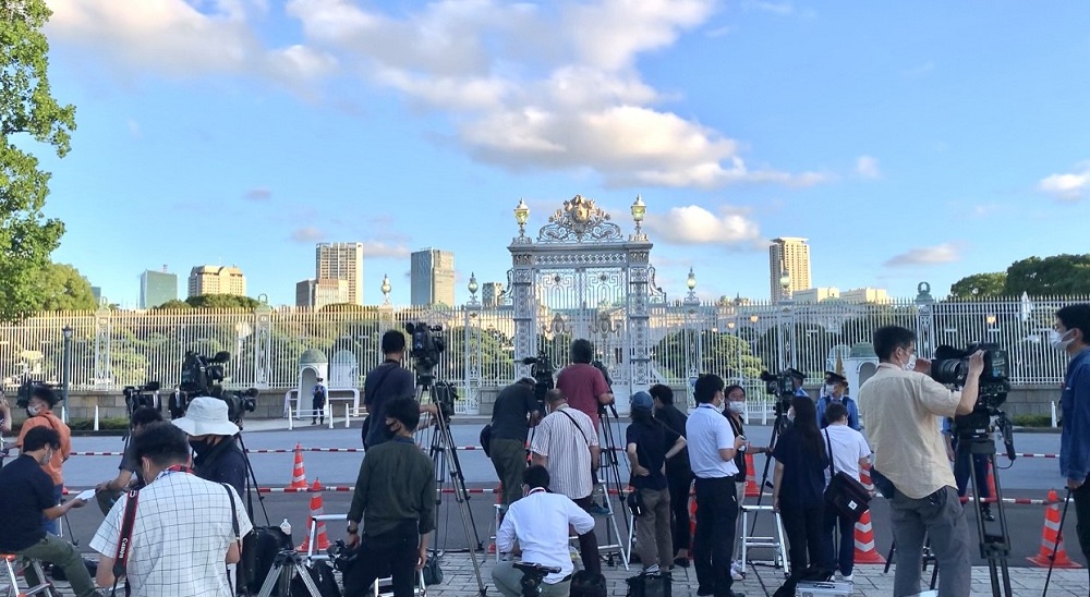 Media personnel wait outside the Akasaka Palace in a bid to capture glimpses of the officials. (Photo by Pierre Boutier/ANJ)