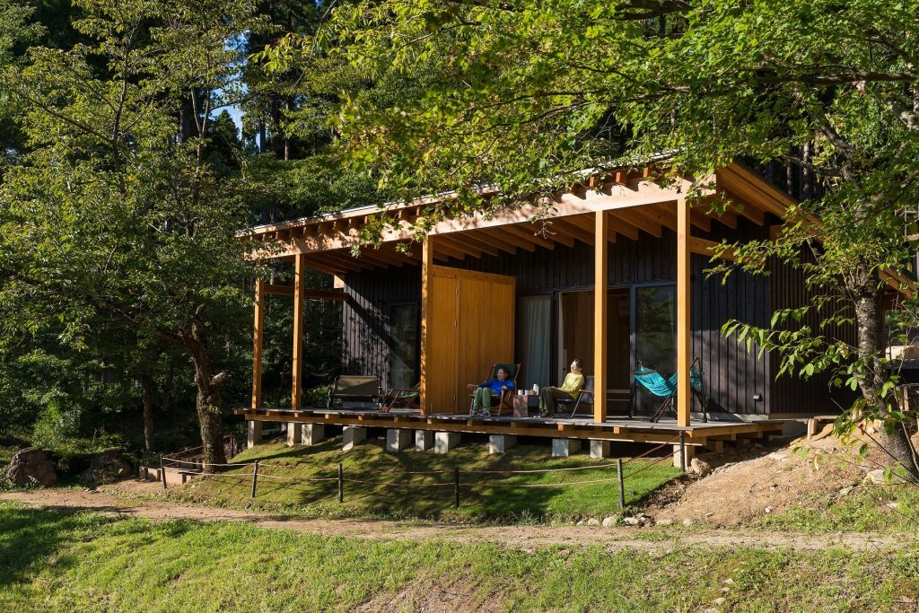 The adventure park offers two accommodation types, one being the tent for a more authentic experience, a park cabin for ¥32,000, or a cottage for ¥19,000. (Tree Picnic Adventure Ikeda)