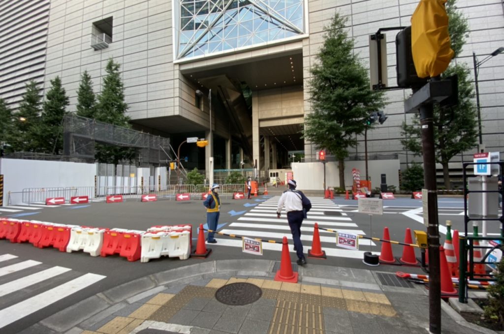 Roads are blocked in Marunouchi district surrounding Tokyo Forum that became an Olympic related facility (ANJP photos )