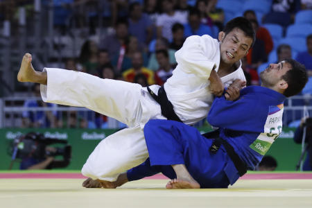 Japan's Naohisa Takato (left) competes against Georgia's Amiran Papinashvili during the men's 60-kg judo competition at the 2016 Summer Olympics in Rio de Janeiro, Brazil. (AP/file)