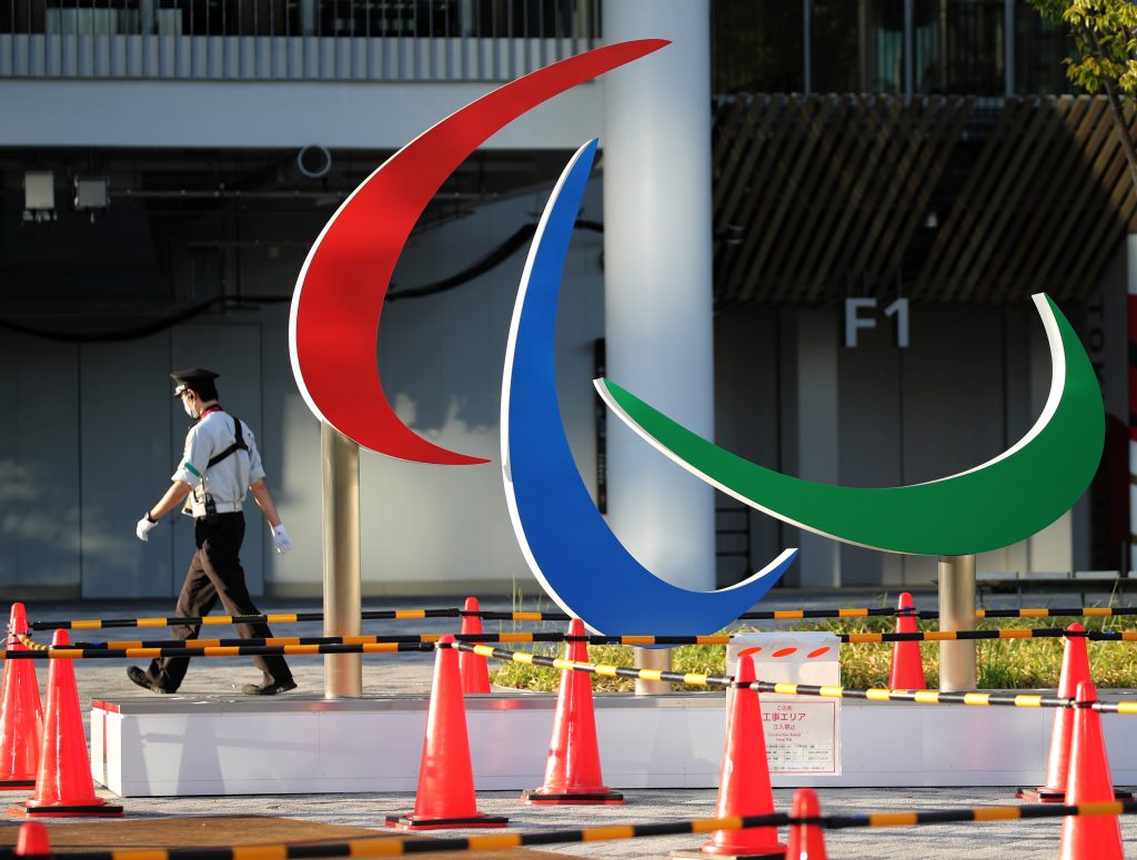 A security guard wearing a protective mask, amid the coronavirus disease (COVID-19) outbreak, walks past the symbol of the Paralympic Games under installation at the National Stadium, the main venue of the Tokyo 2020 Olympic and Paralympic Games in Tokyo, Japan, Aug. 10, 2021. (File photo/Reuters)