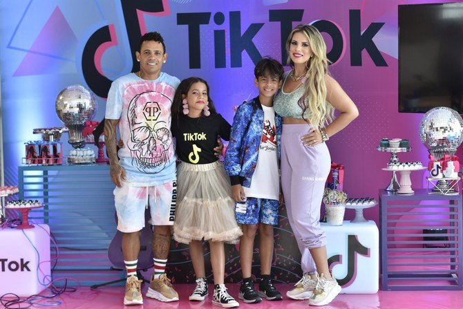 Elton Jose Xavier Gomes with his family. (Supplied)