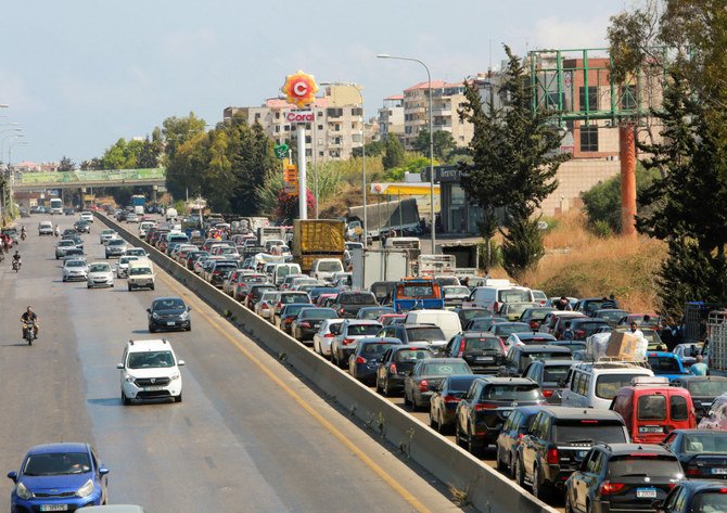 Vehicles are stuck in a traffic jam near a gas station in Jiyeh, Lebanon, on August 13, 2021. (REUTERS/Aziz Taher)