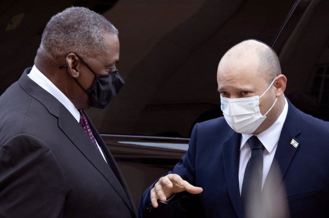 Israeli Prime Minister Naftali Bennett (R) is greeted by US Secretary of Defense Gen. Lloyd Austin during an honor cordon at the Pentagon on Aug. 25, 2021 in Arlington, Virginia. (File/AFP)