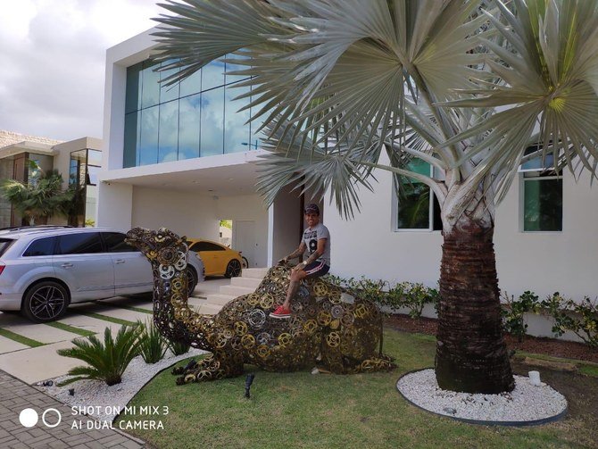 ‘Elton Arabia’ outside his home in Brazil. (Supplied)