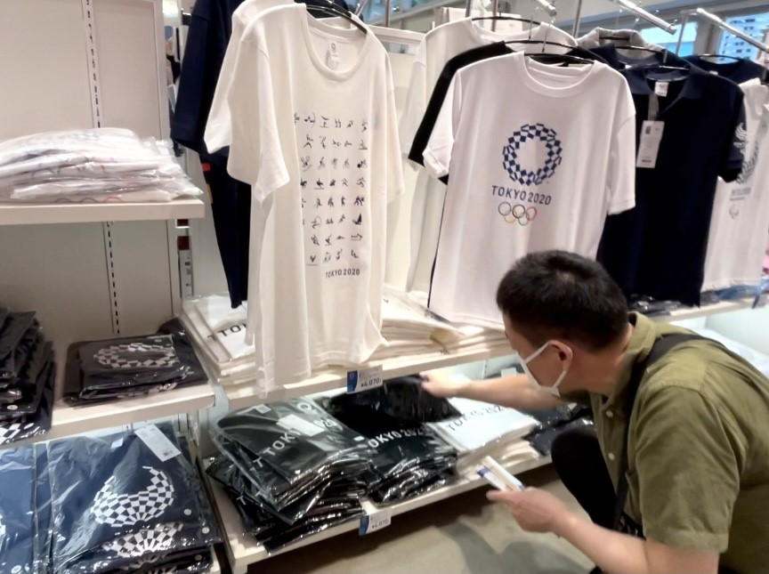 Products displayed at the official olympic souvenirs’ store in the Tokyo Metropolitan Media Center set up in Yurakucho district in central Tokyo (ANJ photo)