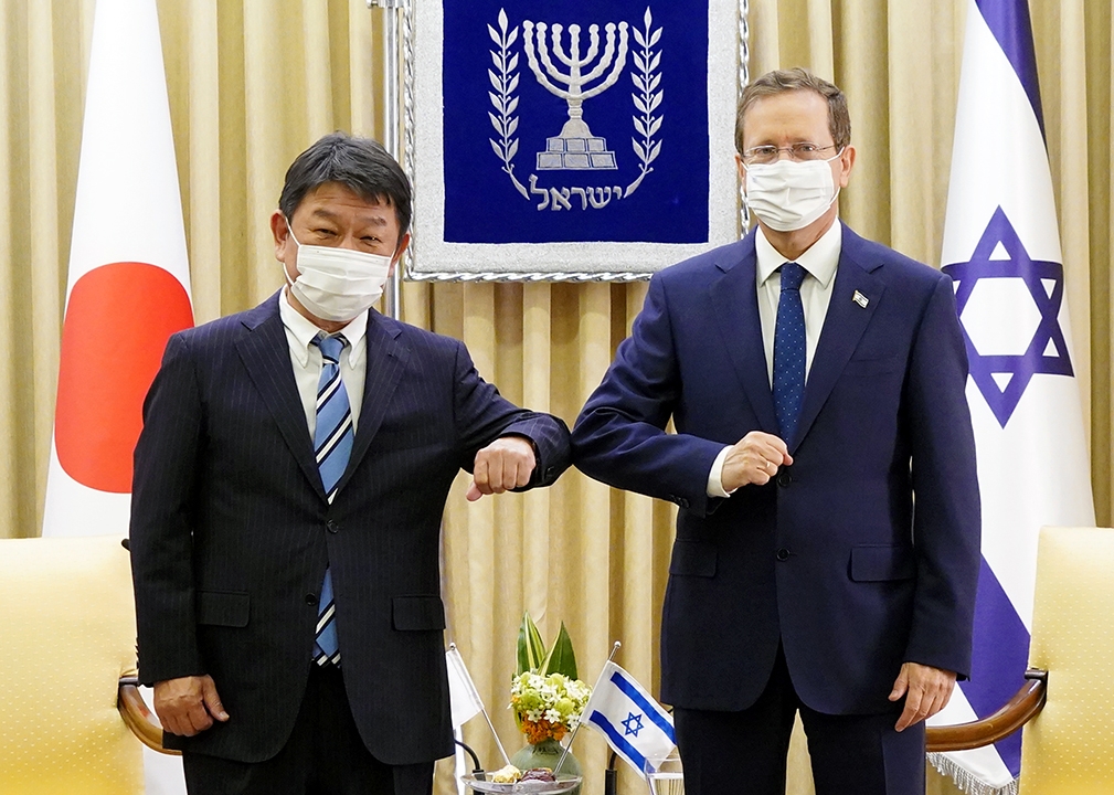 During the talks Japan reiterated support for a two-state solution with Palestine, and the expectation for Israel to cooperate in offering assistance to Palestine. (MOFA)