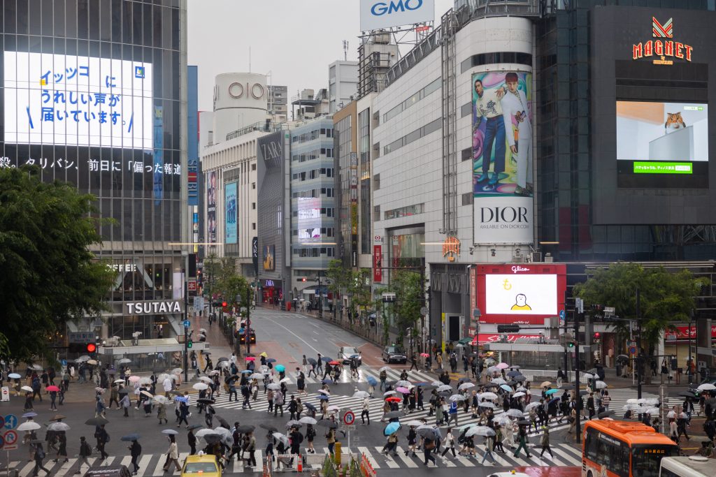 In Tokyo, the daily number of new infections came to 3,581, down by 1,493 from a week earlier.