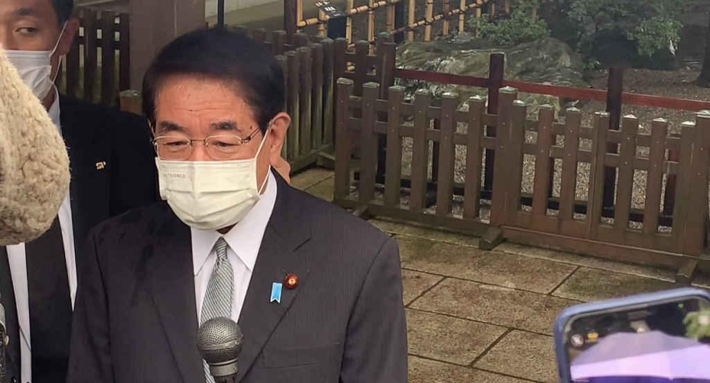 Shimomura, who also holds posts such as the chair of the Election Committee of his party, paid the visit to honor the Japanese war dead whose souls, according to Shinto belief, rest at the Shrine. (ANJP)