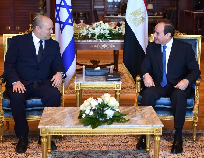 Egyptian President Abdel Fattah El-Sisi with Israeli Prime Minister Naftali Bennett in Sharm El-Sheikh on Monday. (AFP)