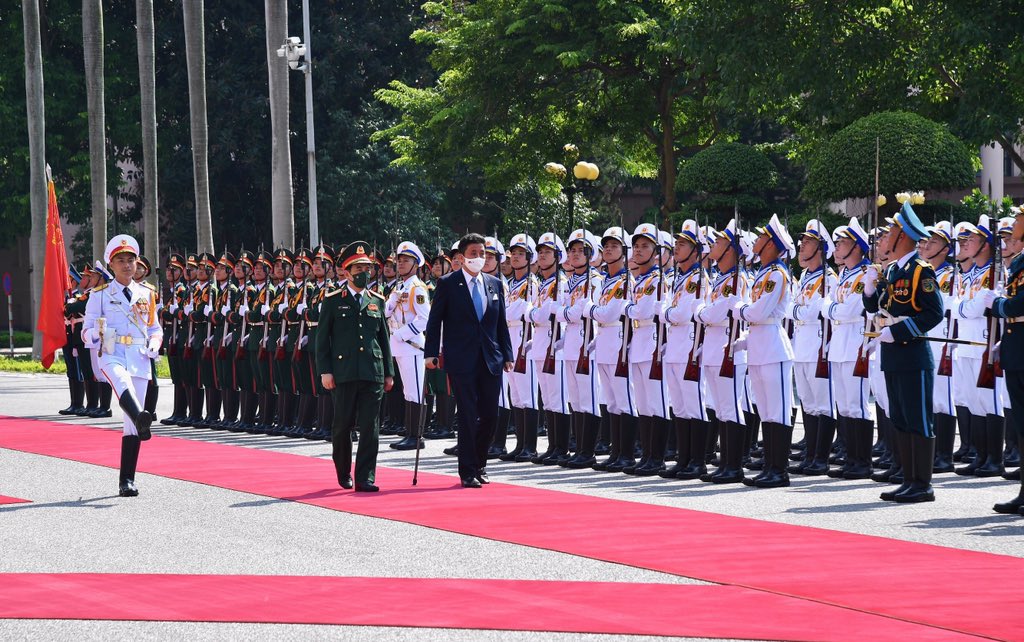 On September 11, after having received a military Guard of Honor, Japan's Defense Minister Nobuo Kishi participated in a Japan-Vietnam Defence Ministers’ Meeting with General Giang, Minister of Defence of Vietnam. (@ModJapan_en)