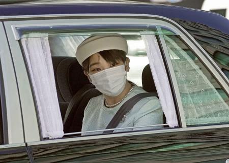 Japan’s Princess Mako enters the Imperial Palace to attend the Korei-sai autumn ceremonies, which pays respect to past emperors and members of the imperial family, in Tokyo on September 23, 2021. (AFP/file)