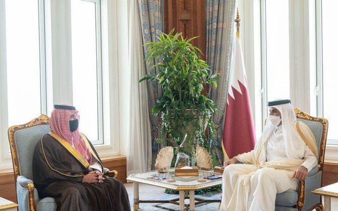 Prince Abdulaziz bin Saud bin Nayef (L) is received by Emir Sheikh Tamim bin Hamad Al-Thani at the Emiri Diwan in Doha, Qatar. (File/El Ekhbariya)