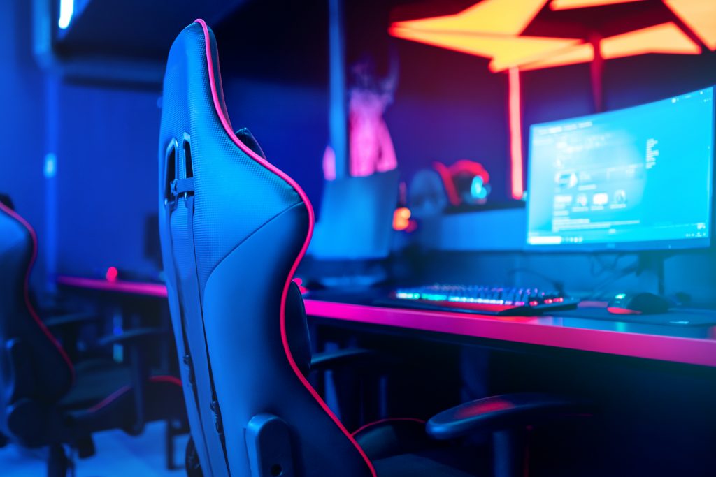 Due to the influence of COVID-19, it is difficult to hold events with spectators, but eSports can be exciting not only at the venue, but also online. (Shutterstock)