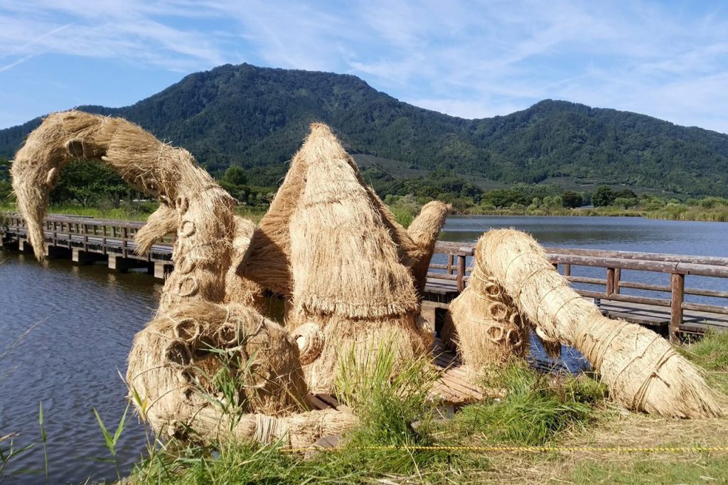 The straw was used to construct various animals and mythological figures measuring 30 ft high. (Wara Art Festival)