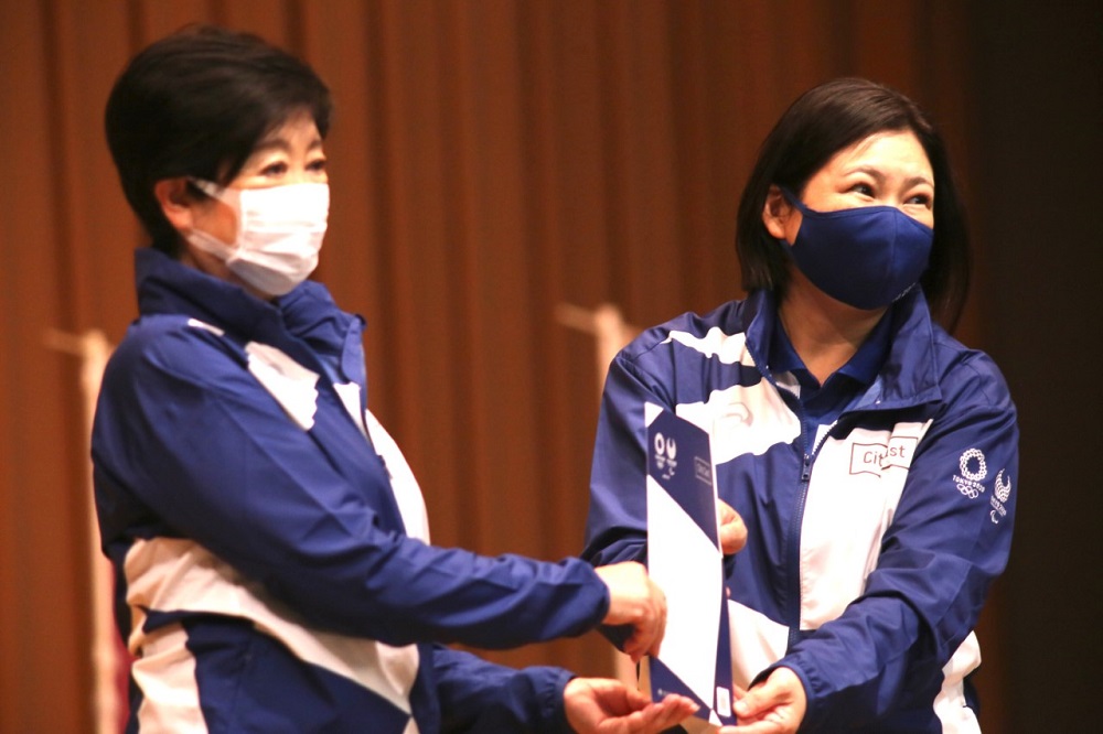 Tokyo Governor Yuriko Koike on Sunday thanked the Tokyo City volunteers who helped welcome the public and athletes at the Olympic and Paralympic Games. (ANJ/ Pierre Boutier)