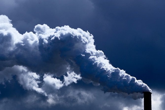 Steam rises from towers of the coal-fired power plant of Moorburg in Hamburg, northern Germany. (AFP/File Photo)