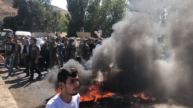 Hermel residents protest near the Assi River bridge. (AN Photo)