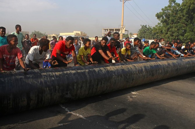 Sudanese erect barricades in southern Khartoum as they protest against a military coup that overthrew the transition to civilian rule on Oct. 26, 2021. (AFP)