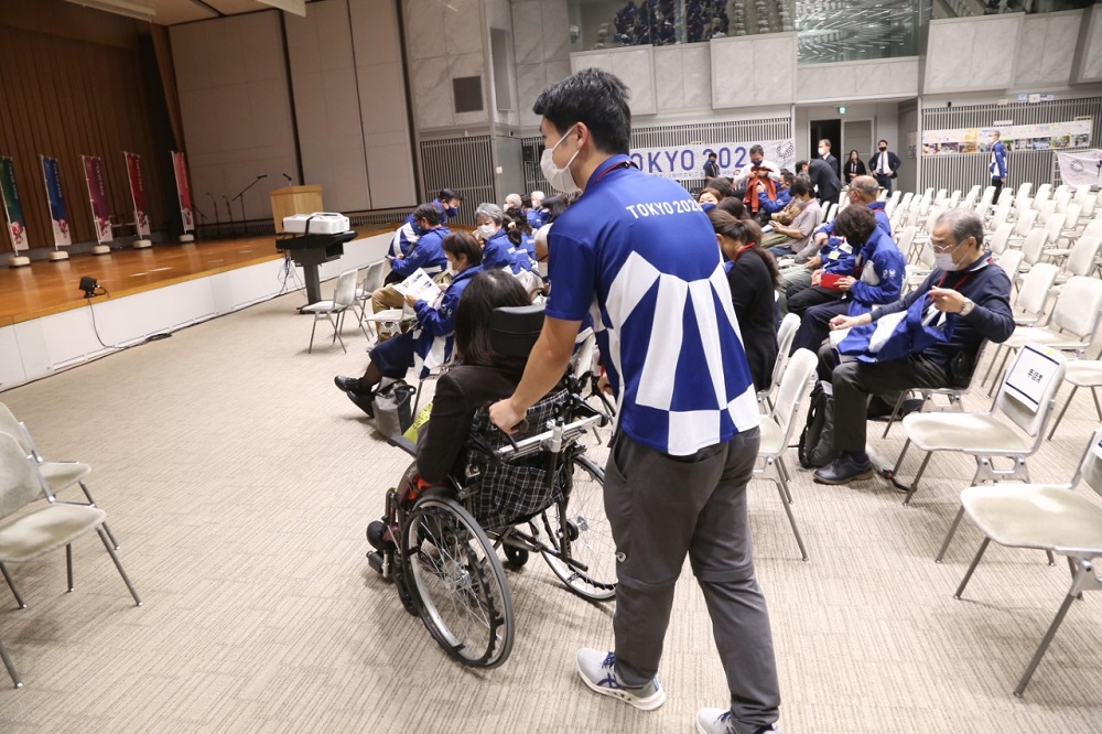 Tokyo Governor Yuriko Koike on Sunday thanked the Tokyo City volunteers who helped welcome the public and athletes at the Olympic and Paralympic Games. (ANJ/ Pierre Boutier)