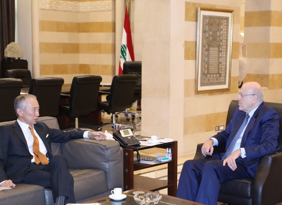 Japan’s Ambassador to Lebanon OKUBO Takeshi and Lebanese Prime Minister Najib Mikati on Oct. 6. (Twitter/@TakeshiOkubo3)