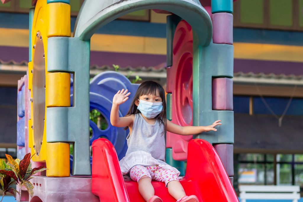 The handout is intended to support child-rearing families affected by the novel coronavirus pandemic. The party is set to discuss whether the 100,000 yen will be provided in cash or in kind, or in the form of points. (Shutterstock)