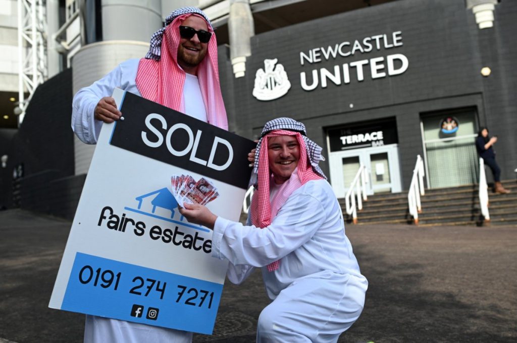 Newcastle United supporters celebrate the sale of the club to a Saudi-led consortium, outside the club's stadium at St James' Park in Newcastle upon Tyne on Oct. 8, 2021. Photo by Oli Scarff / AFP)