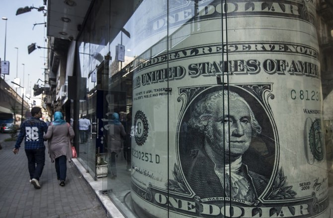A currency exchange shop displays a giant US dollar banknote, Cairo, Egypt, Nov. 3, 2016. (Getty Images)