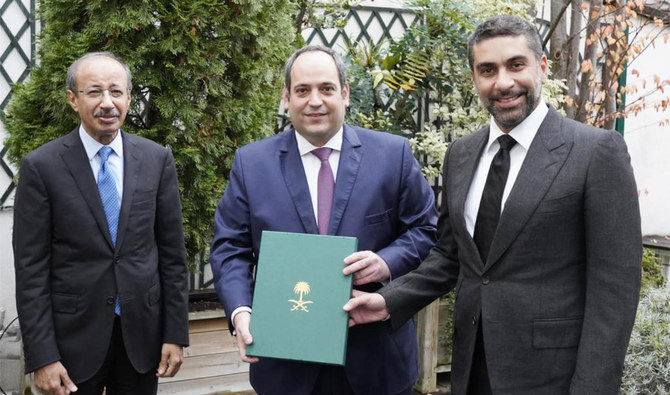 The letter was delivered in Paris to the secretary general of the BIE, Dimitri Kerkentzes, by the chief executive officer of the Royal Commission for Riyadh City Fahd Al-Rasheed. (@RiyadhDevelop)
