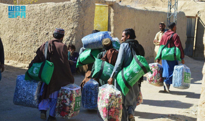 KSrelief distributed 1,700 bags of winter provisions to the needy groups in the Loralai district of Pakistan’s Balochistan. (SPA)