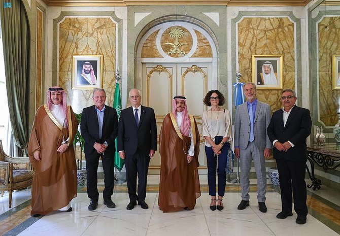 Saudi Foreign Minister Prince Faisal bin Farhan (C) meets with his Argentinean counterpart and the defense minister. (SPA)