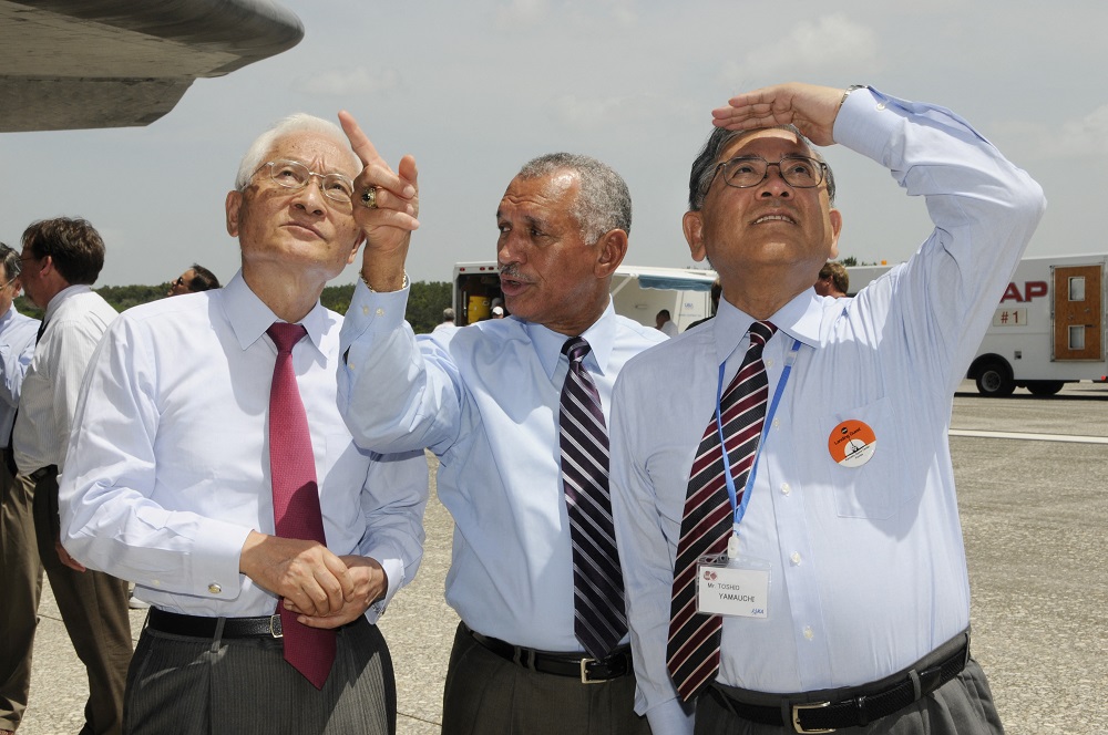 Japanese police arrested former lawmaker Toshio Yamauchi (right) on Sunday on suspicion of embezzling some 100 million yen from a joint company effectively co-headed by him. (AFP/file)