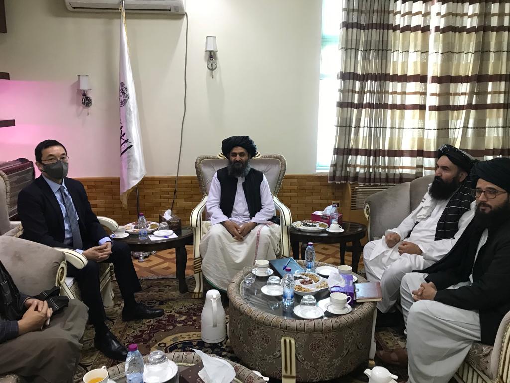 Japanese Ambassador to Afghanistan OKADA Takashi meets with Abdul Ghani Baradar, a deputy prime minister in the Taliban interim government, in Kabul on Nov. 24, 2021. (Via Japan MOFA)