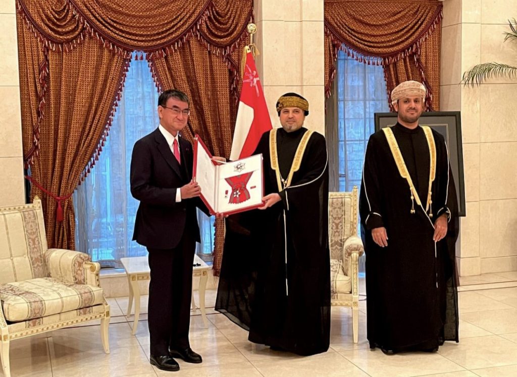 Kono was awarded the Oman Civil Order, Second Degree. (ANJP)