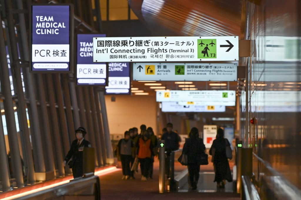 Airlines all over the world are asked to stop boarding foreigners without visa on planes coming to Japan, according to an official belongs to the immigration agency in Tokyo. (AFP)
