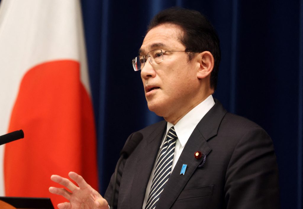 Kishida indicated that the government will draw up a plan to develop digital infrastructure throughout the country, such as 5G mobile and fiber-optic networks. (AFP)