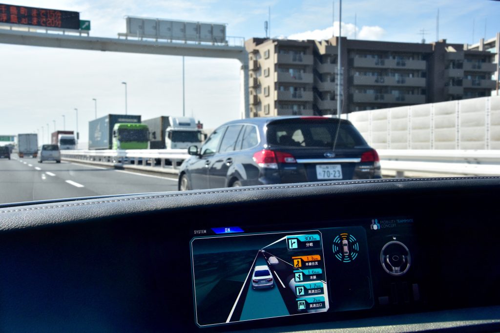 Japan's auto giant Toyota demonstrates autonomous driving with a Lexus GS450h on the Tokyo metropolitan highway during Toyota's advanced technology presentation in Tokyo on October 6, 2015. (AFP)
