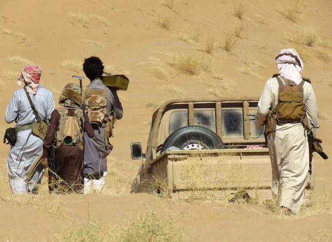 Yemeni pro-government fighters carry their equipment to a position during fighting with Houthi rebels on the al-Jawba frontline south of Marib, the last remaining government stronghold in northern Yemen, on December 7, 2021. (AFP)