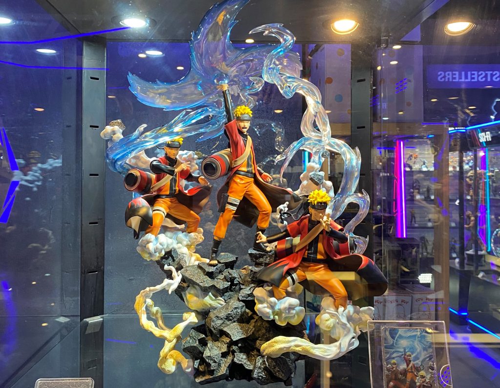 The statue features Naruto Uzumaki under Modo Sennin, dressed in his classic orange and black suit and the unique red and black cape of Modo Sennin. (ANJP)