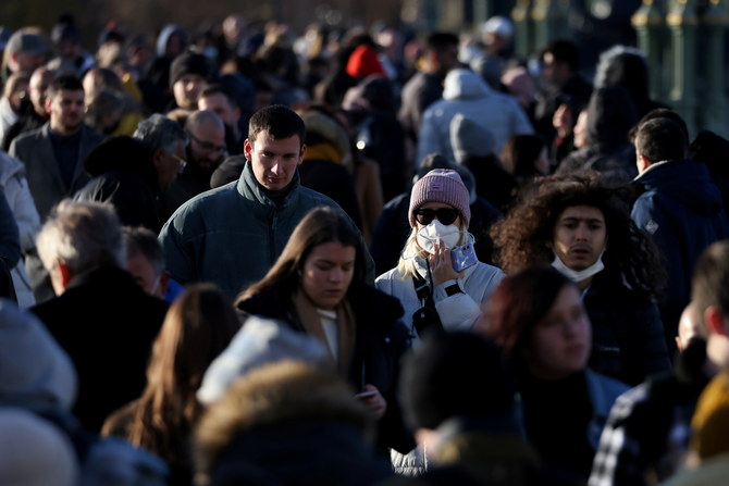 People walk across Westminster Bridge after new measures were announced due to the omicron COVID-19 variant, London, Britain, Nov. 28, 2021. (Reuters)